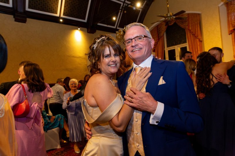 Grims_Dyke_midres_584_Katrina-and-Dannie_Grims_Dyke_Hotel